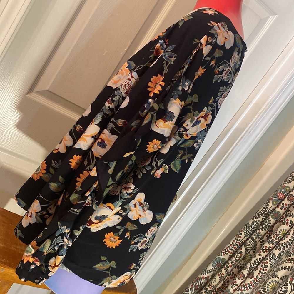 Ava & Viv Black Floral Blouse - Picture 6 of 13